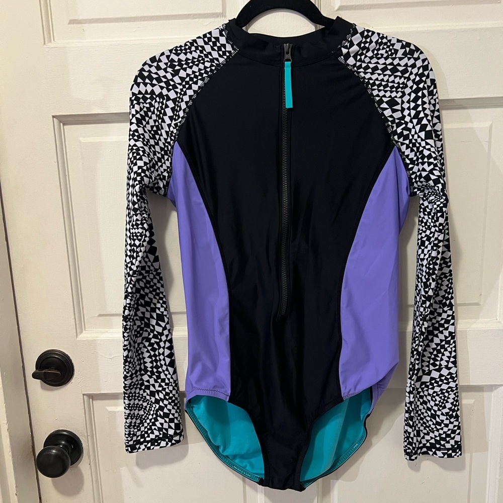 EUC Speedo Black and Purple Long Sleeve Rash Guard Swimsuit Sz L